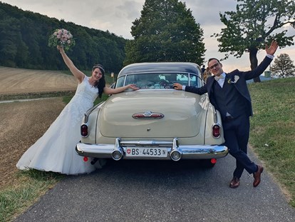 Hochzeitsauto-Vermietung - Art des Fahrzeugs: Oldtimer - Liestal - Die Freude und der Dank ist gross!  - Buick Super Eight