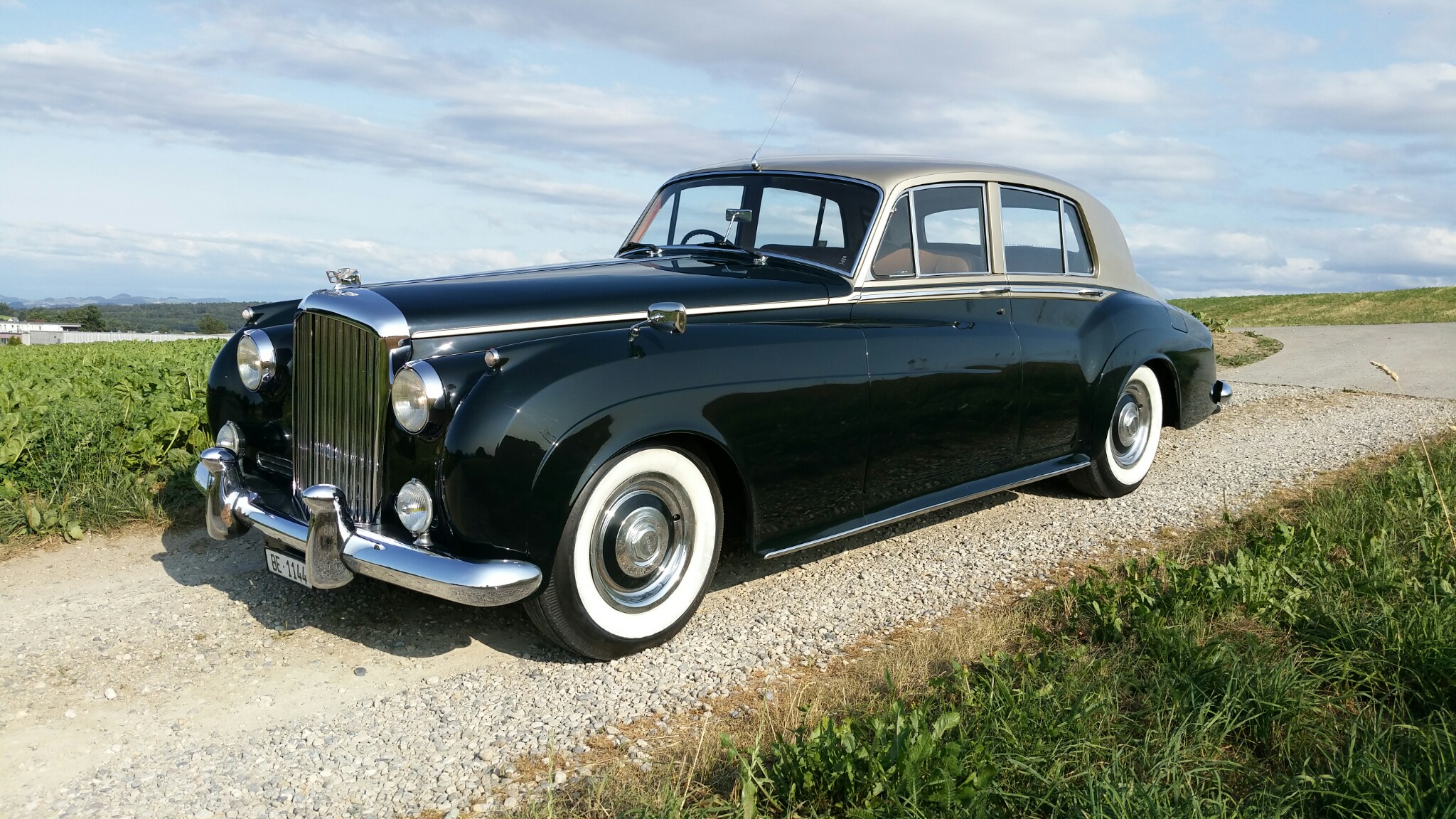 Hochzeitsauto-Vermietung - Chauffeur: Chauffeur buchbar - Cadillac von Oldtimervermietung Rent A Classic Car