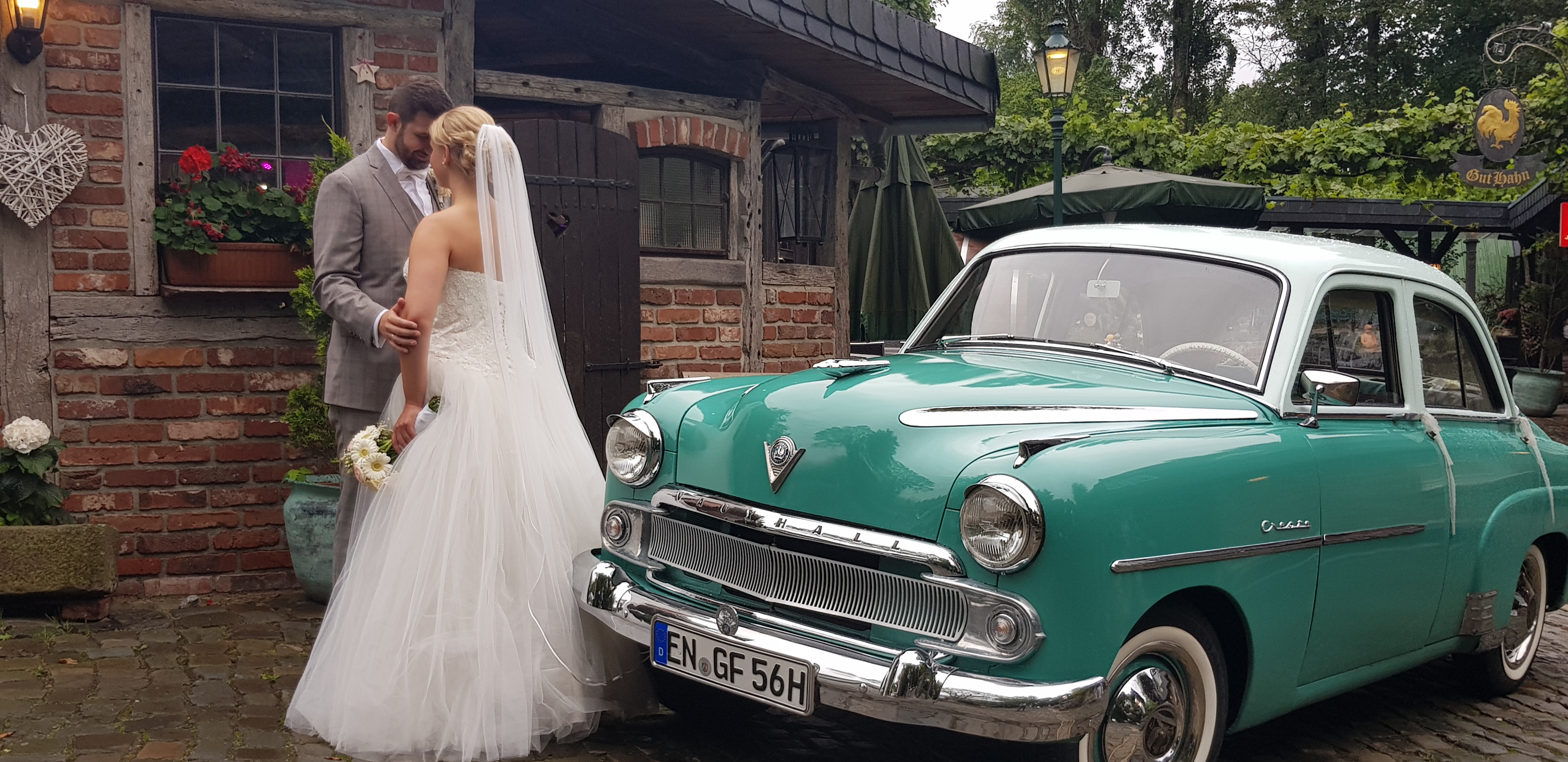 Hochzeitsauto-Vermietung - Nordrhein-Westfalen - Wir freuen uns Sie begleiten zu dürfen..  - Vauxhall Cresta E  von 1955 Oldtimer-hochzeitsfahrten-nrw.de