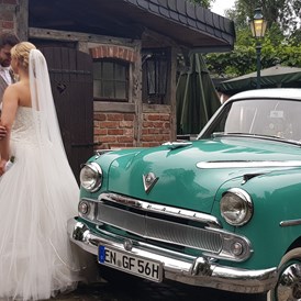 Hochzeitsauto: Wir freuen uns Sie begleiten zu dürfen..  - Vauxhall Cresta E  von 1955 Oldtimer-hochzeitsfahrten-nrw.de
