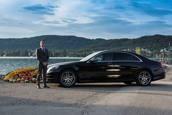 Hochzeitsauto: Chauffeur driven Mercedes S-class long in Carinthia - Mercedes S-Class Long von Carinthia Transfers & Limousine Service 