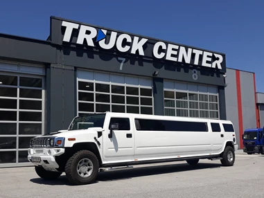 Hochzeitsauto: "der weiße Riese" - HUMMER Limousine von Magic Limousines