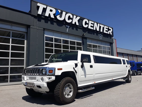Hochzeitsauto: "der weiße Riese" - HUMMER Limousine von Magic Limousines