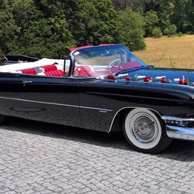 Hochzeitsauto: #CadillacChristine mit Hochzeitsschmuck - Cadillac Series 62 Convertible 1959