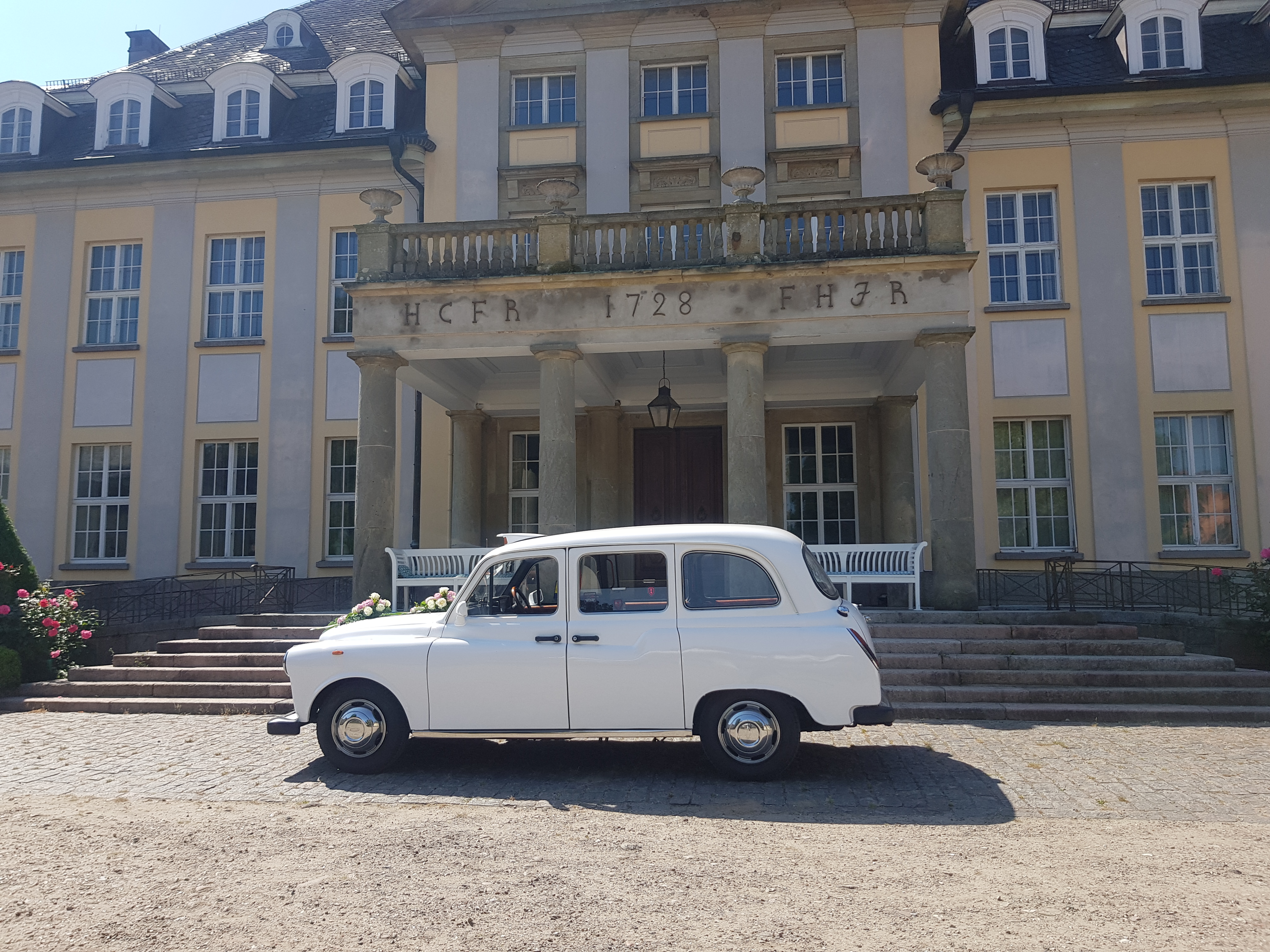 Hochzeitsauto: London Taxi in schneeweiss