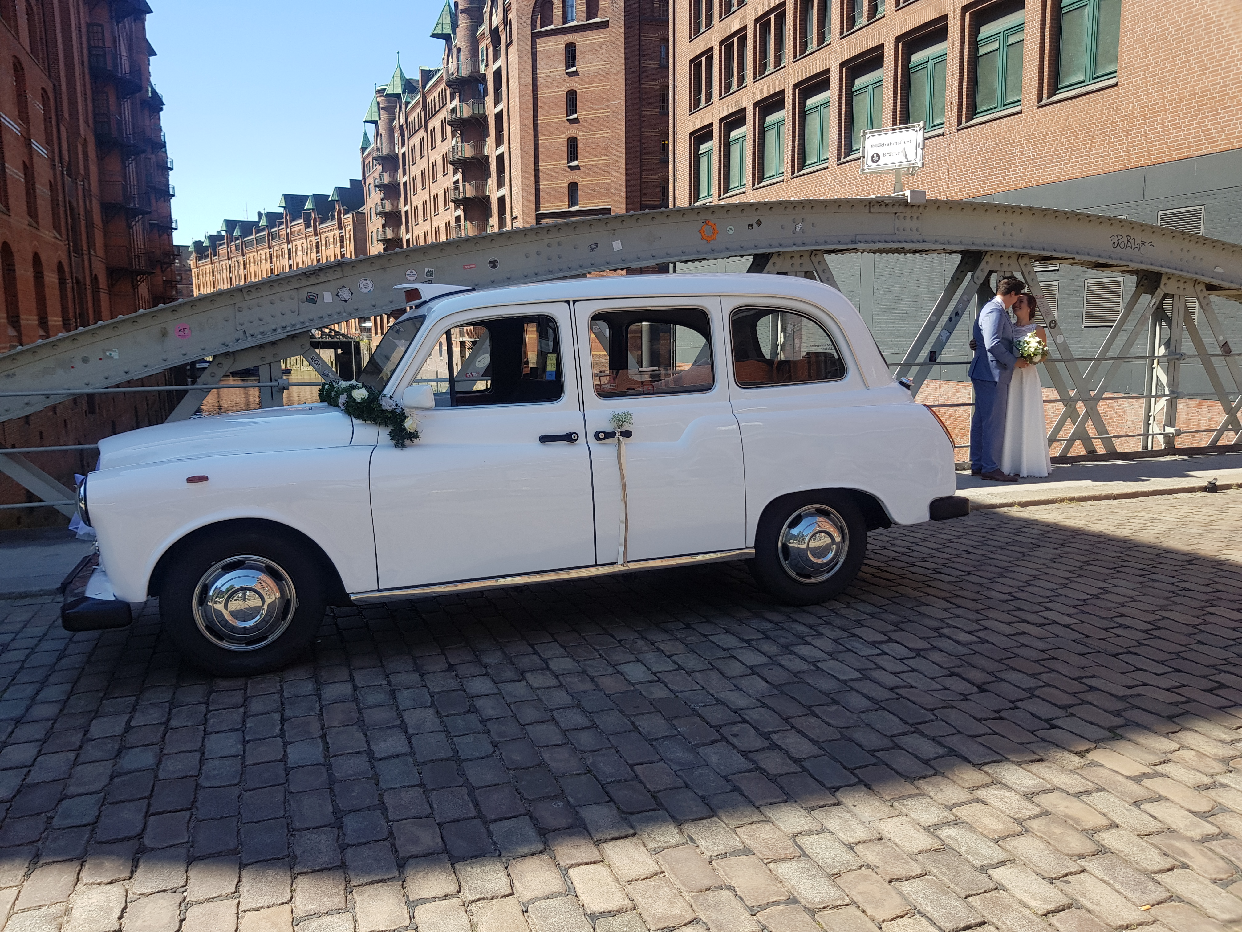 Hochzeitsauto: London Taxi in schneeweiss