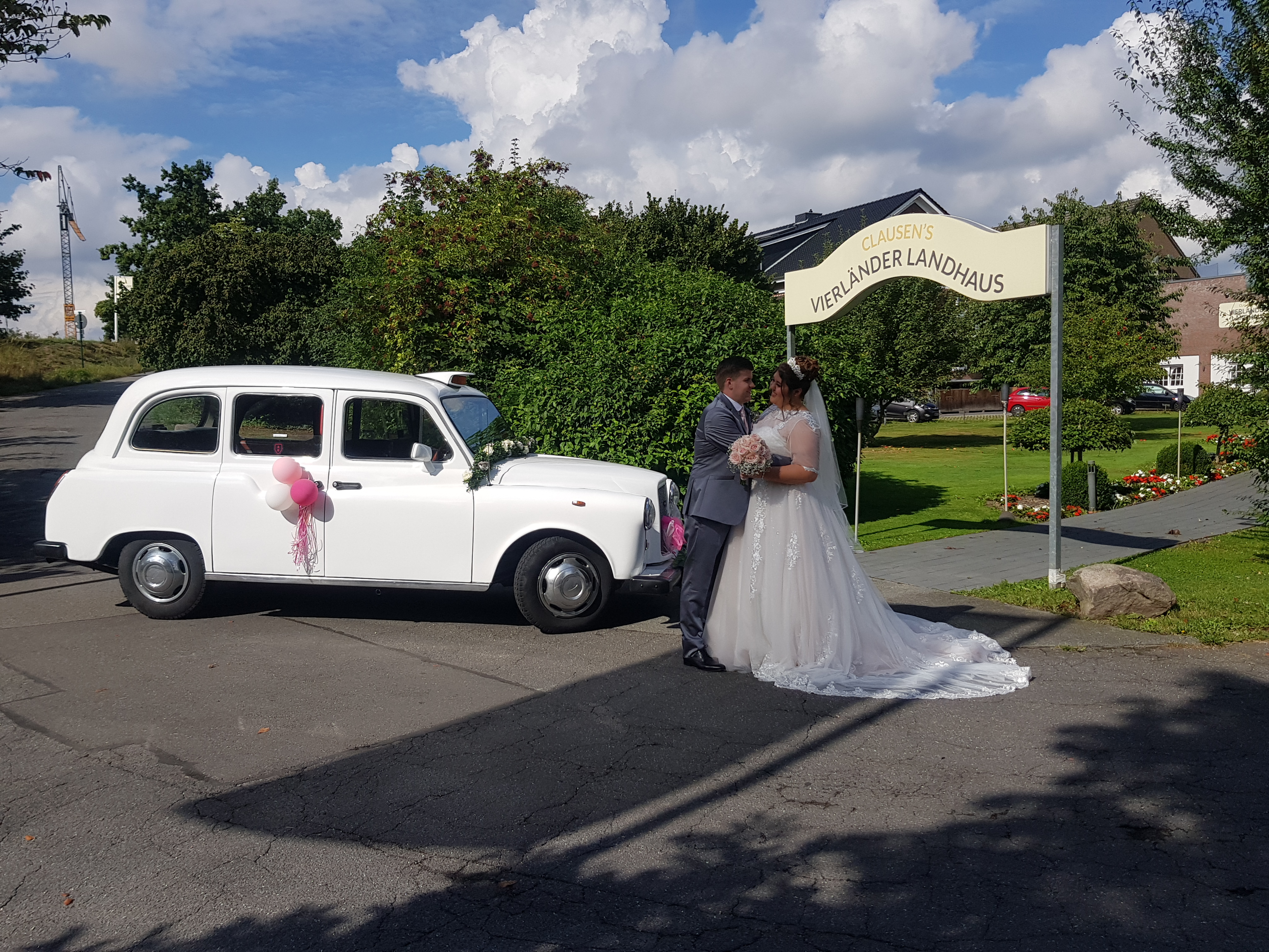 Hochzeitsauto: London Taxi in schneeweiss