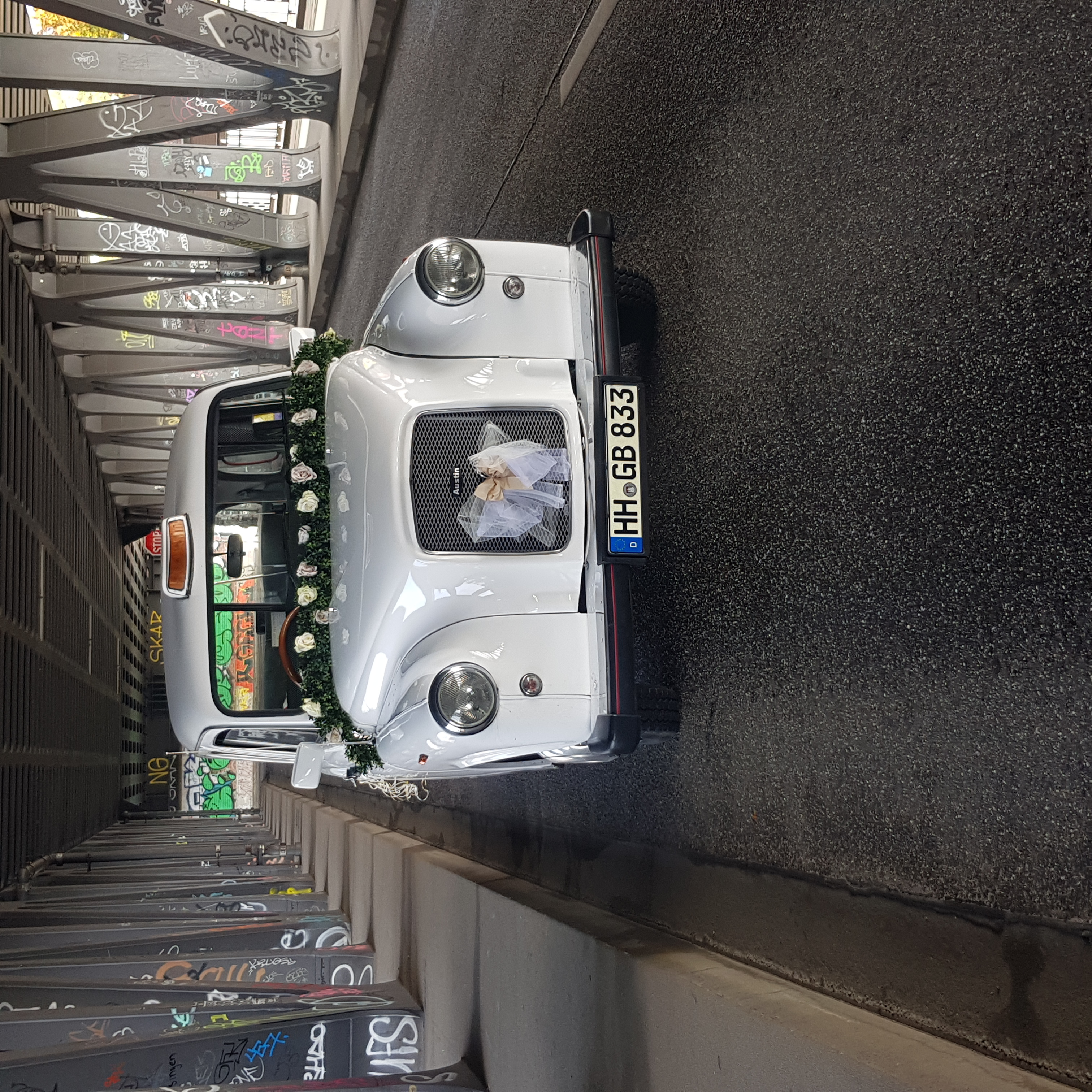 Hochzeitsauto: London Taxi in schneeweiss