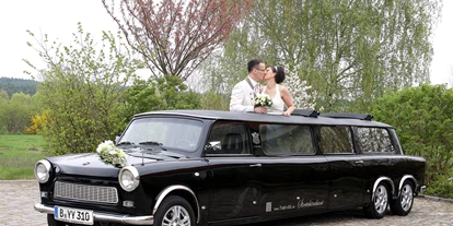 Hochzeitsauto-Vermietung - Shuttle Service - Berlin-Stadt Tempelhof - XXL Trabi in schickem Schwarz. Der kleine Schwarze passt genau zur Ihrer Hochzeitsfeier. Auffällig, süß und elegant. - Trabant Stretchlimousinen von Trabi-XXL