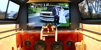Hochzeitsauto-Vermietung - Shuttle Service - Berlin-Stadt Tempelhof - Wohlfühl-Atmosphäre in der T3 Hochzeitslimo - VW T3 Bulli Limousine von Trabi-XXL