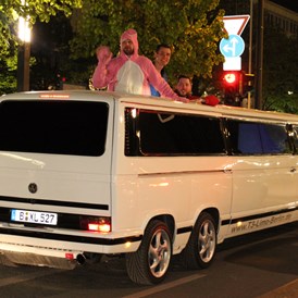 Hochzeitsauto: Groß, größer, T3 Superlimo! Auch für ausgelassene JGA's - VW T3 Bulli Limousine von Trabi-XXL