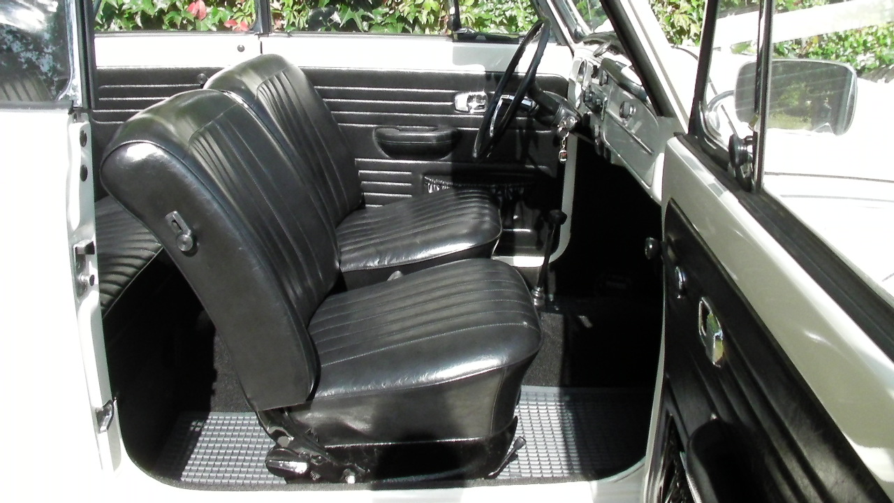 Hochzeitsauto-Vermietung - Chauffeur: nur mit Chauffeur - VW Käfer Cabrio Karmann Baujahr 1967 in weiss für Ihre Traumhochzeit - VW Käfer Karmann Cabrio von Dr. Georg Schratzenthaller