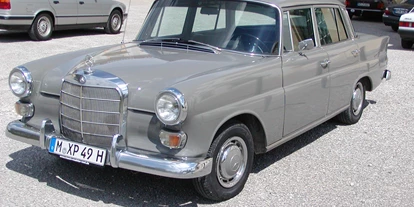 Hochzeitsauto-Vermietung - PLZ 80999 (Deutschland) - Mercedes Benz 230 Heckflosse von Classic Roadster München