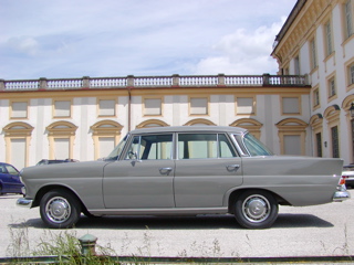 Hochzeitsauto: Mercedes Benz 230 Heckflosse von Classic Roadster München