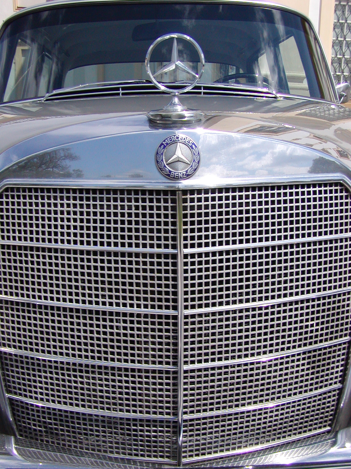 Hochzeitsauto: Mercedes Benz 230 Heckflosse von Classic Roadster München