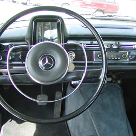 Hochzeitsauto: Mercedes Benz 230 Heckflosse von Classic Roadster München
