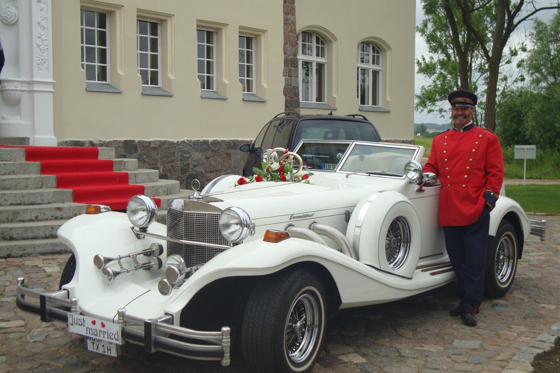 Hochzeitsauto: Lassen Sie sich mit einem " Excalibur " in Weiß zur Kirche chauffieren oder eine Geburtstagsfahrt unternehmen. - Oldtimer  " Excalibur " Cabrio