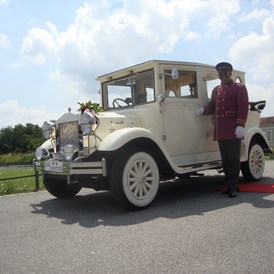 Hochzeitsauto: Oldtimer "Imperial "  als Cabrio