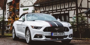 Hochzeitsauto-Vermietung - Art des Fahrzeugs: US-Car - Stuttgart / Kurpfalz / Odenwald ... - yellowhummer Ford Mustang GT 