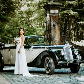 Hochzeitsauto: Braut mit Riley - Riley RMD Carbio