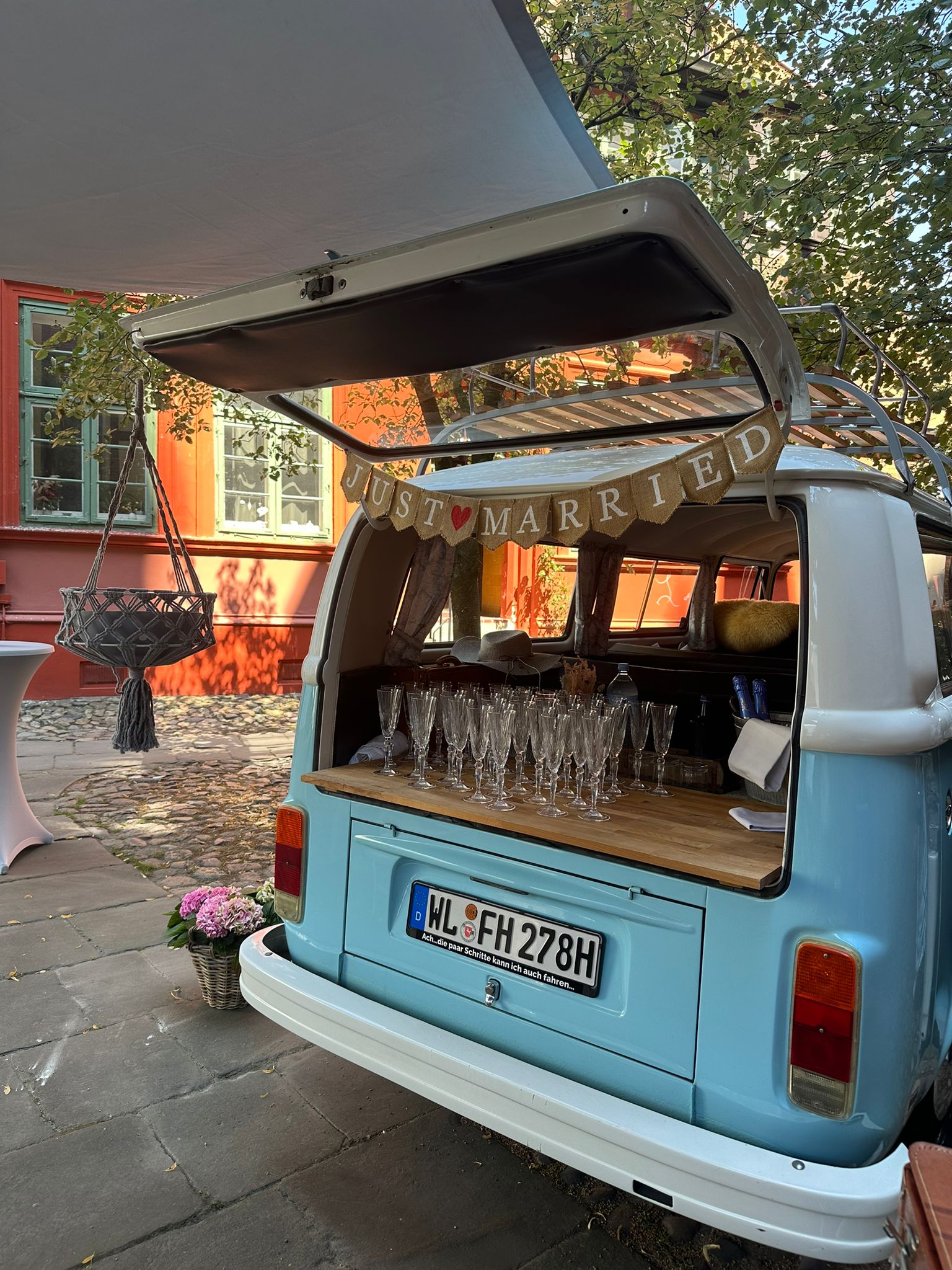 Hochzeitsauto: Mobiler Sektempfang - VW Oldtimer Bulli T2 