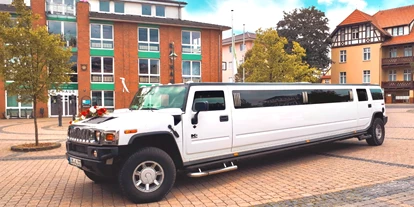 Hochzeitsauto-Vermietung - Shuttle Service - Berlin-Stadt Tempelhof - weiße Hummer H2 Stretchlimousine
