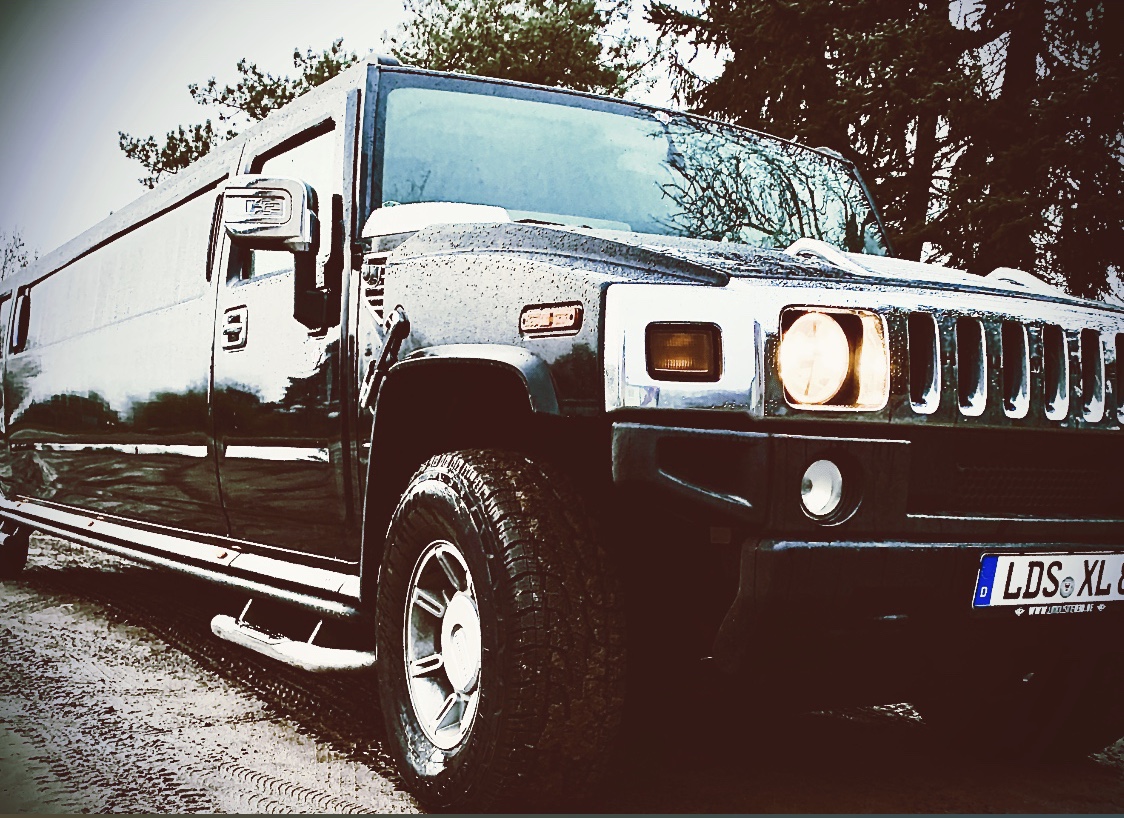 Hochzeitsauto: schwarze Hummer-Stretchlimousine