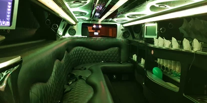 Hochzeitsauto-Vermietung - PLZ 10245 (Deutschland) - schwarze CHRYSLER 300 c Stretchlimousine