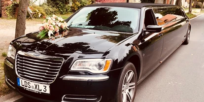 Hochzeitsauto-Vermietung - PLZ 10245 (Deutschland) - schwarze CHRYSLER 300 c Stretchlimousine