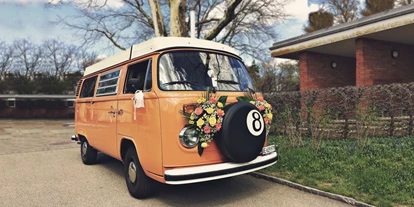 Hochzeitsauto-Vermietung - Marke: Volkswagen - Frieswil - VW T2 mit Blumenschmuck - VW-Busse T1 & T2, Photobus, Hochzeitsauto (vwbusbern.ch)