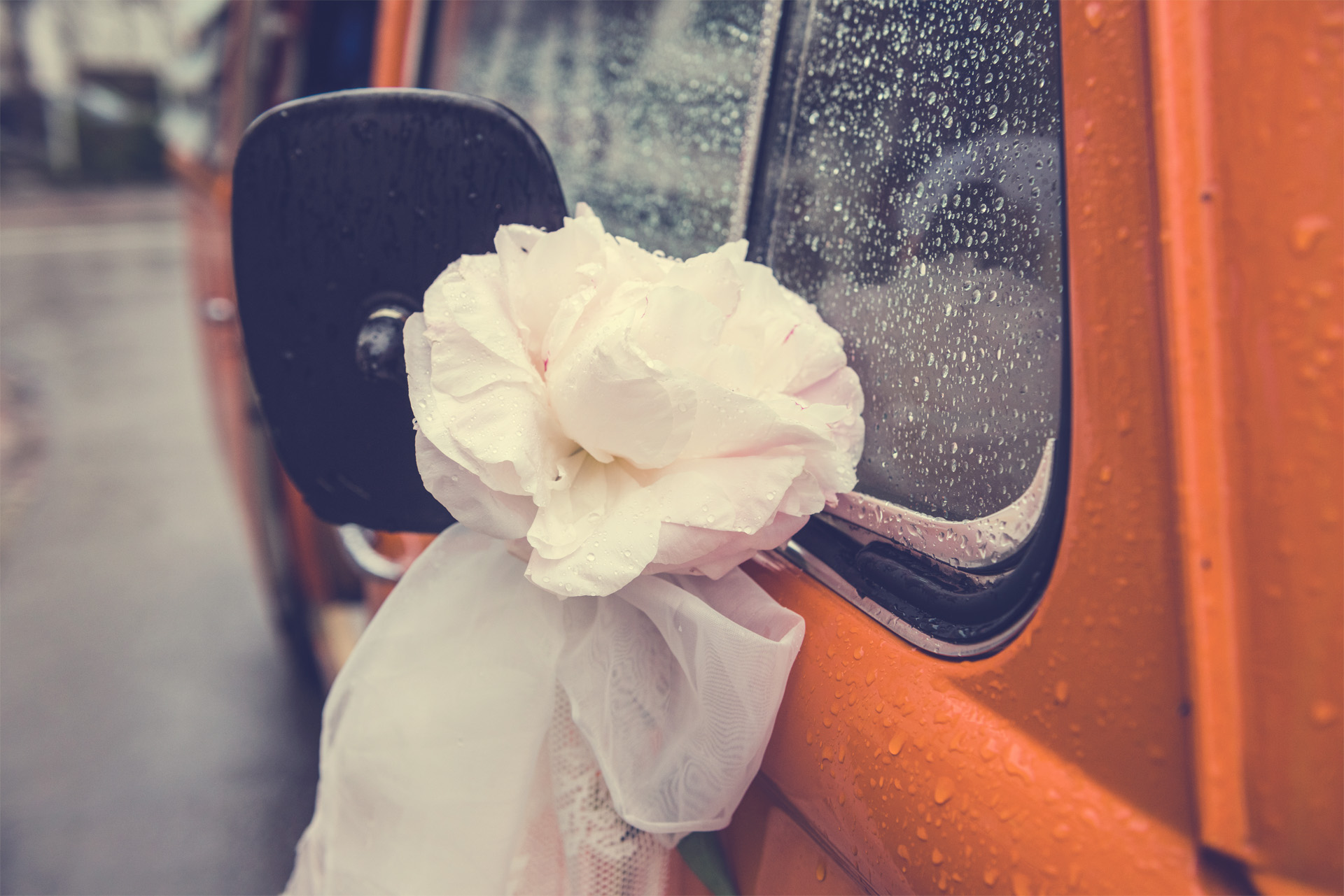 Hochzeitsauto: Blumen am Rückspiegel VW T2 - VW-Busse T1 & T2, Photobus, Hochzeitsauto (vwbusbern.ch)