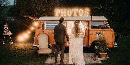 Hochzeitsauto-Vermietung - Marke: Volkswagen - Frieswil - Fotobus by night - VW-Busse T1 & T2, Photobus, Hochzeitsauto (vwbusbern.ch)