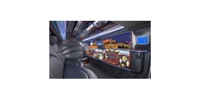 Hochzeitsauto-Vermietung - Versicherung: Vollkasko - Eugendorf - Innenansicht schwarze Limousine - Lincoln Town Car von Amadeus Limousines