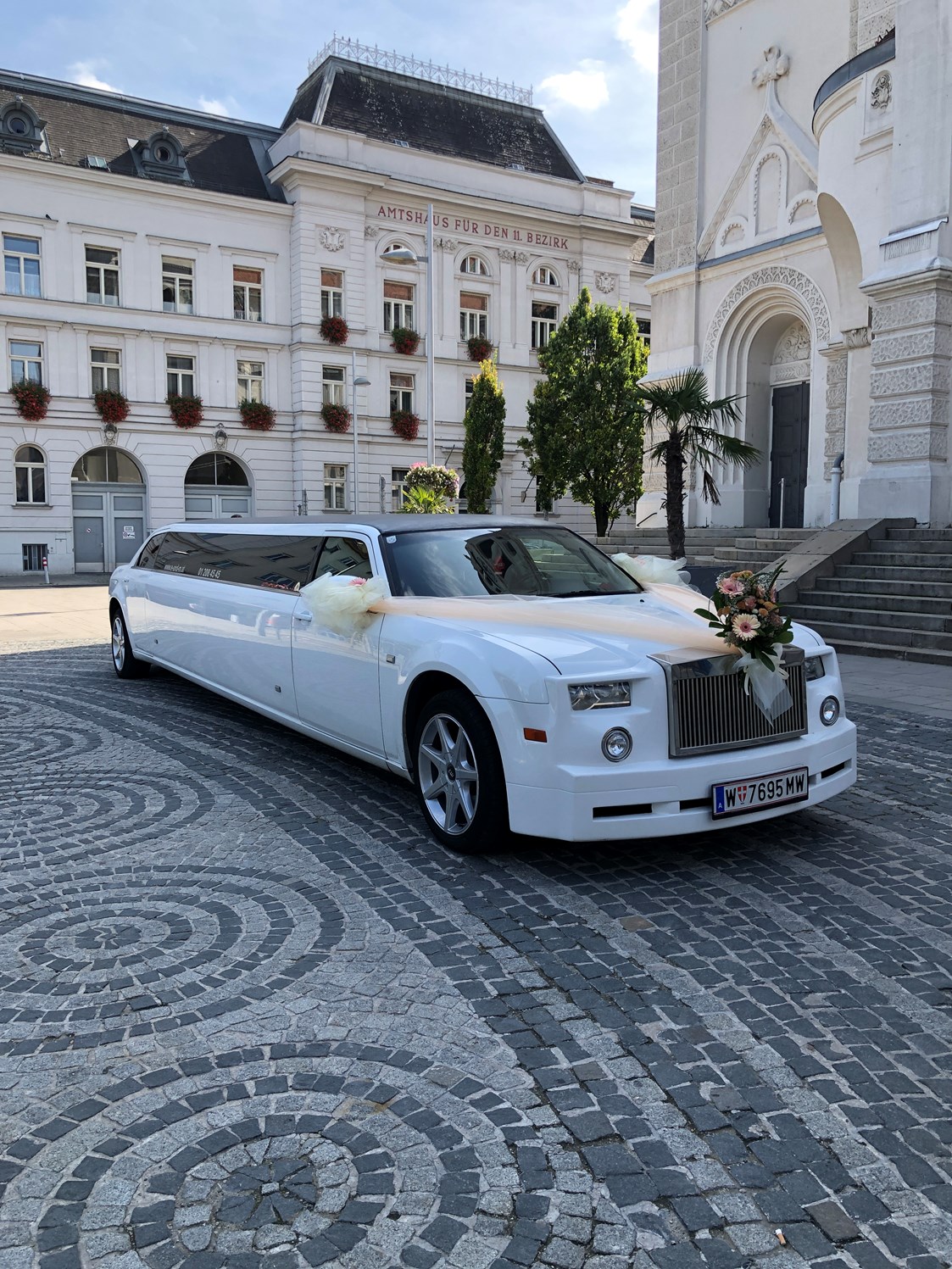 Hochzeitsauto: Hochzeitsauto mieten Wien - E&M Stretchlimousine mieten Wien