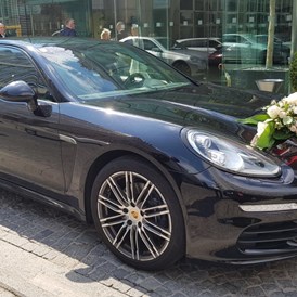 Hochzeitsauto: Porsche Panamera Limousine mieten zum Hochzeit, Flughafentransfer. - E&M Stretchlimousine mieten Wien