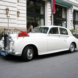 Hochzeitsauto: Rolls Royce Silver Cloud I in den Straßen Wiens. - Rolls Royce Silver Cloud I - Dr. Barnea