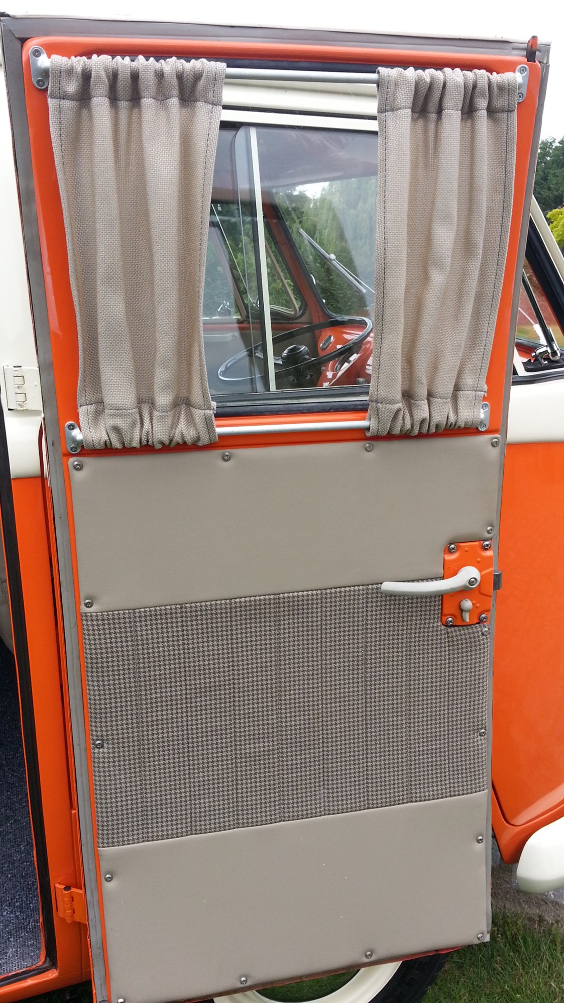 Hochzeitsauto: VW Bulli Fenster Bus T1 Baujahr 1966, 9 Sitze, Seitentüre - VW Fenster Bus T1 Bulli von Dr. Georg Schratzenthaller 