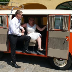 Hochzeitsauto: VW Bulli Fenster Bus T1 Baujahr 1966, 9 Sitze  - VW Fenster Bus T1 Bulli von Dr. Georg Schratzenthaller 