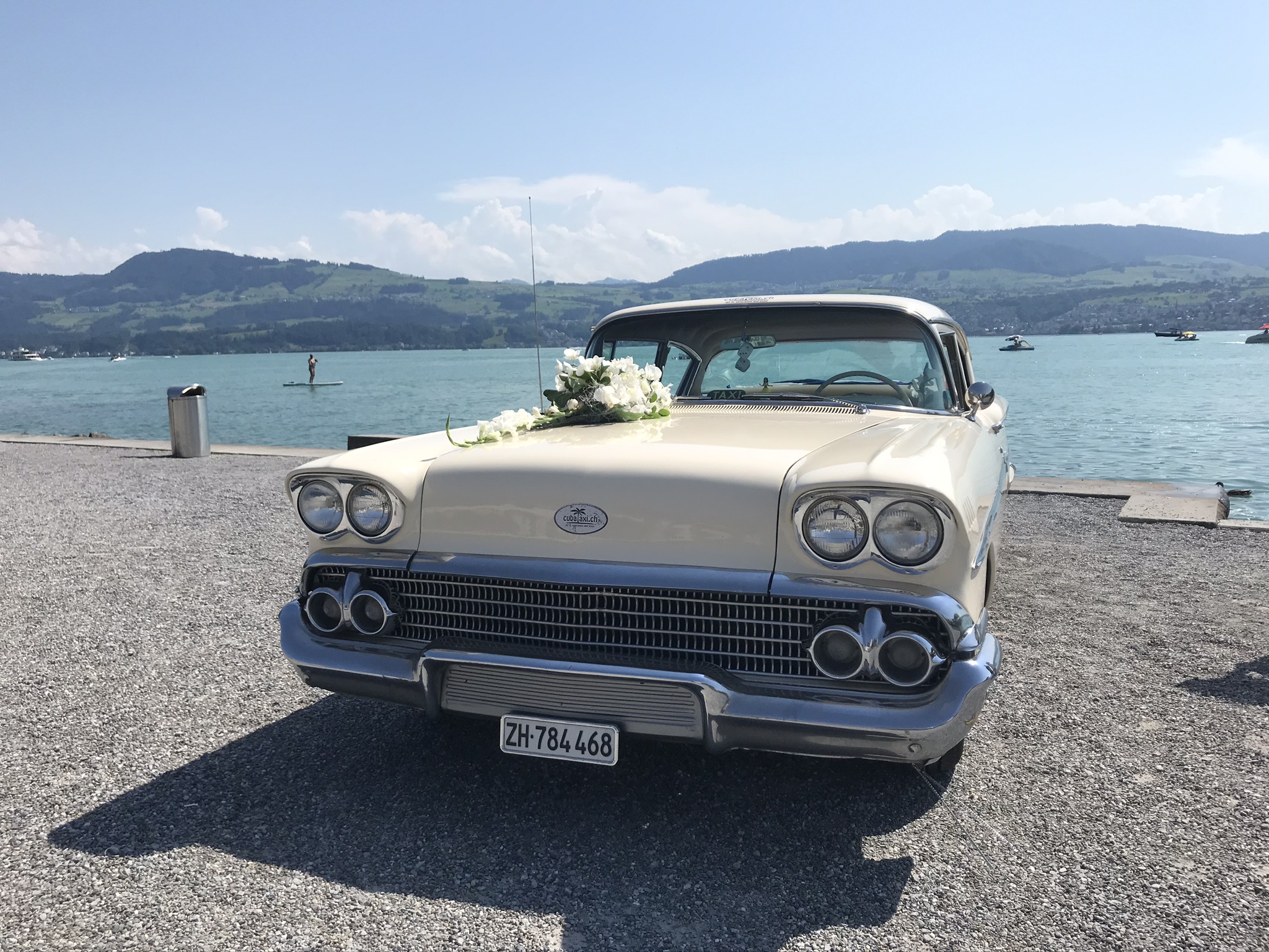 Hochzeitsauto-Vermietung - Antrieb: Benzin - Zürich - Chevrolet mit Blumenschmuck  - Chevy