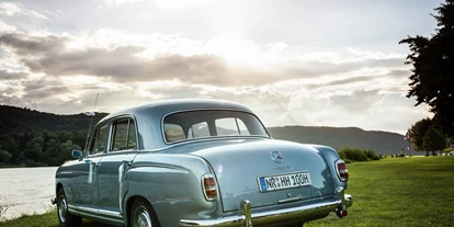 Hochzeitsauto-Vermietung - Marke: Mercedes Benz - Rheinland-Pfalz - www.paule-ponton.de
Mercedes-Benz 220S aus dem Jahre 1958
° Hochzeitsfahrten
° Erlebnisfahrten
° Foto, Film, Events
° Der Chauffeur mit Gesang & Gitarre
Standort: 56564 Neuwied - Hochzeits-Oldtimer Paule Ponton - Mercedes-Benz Ponton 220S, 1958, Hochzeits-Oldtimer aus Neuwied Koblenz