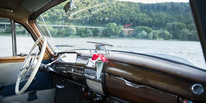 Hochzeitsauto-Vermietung - Marke: Mercedes Benz - Rheinland-Pfalz - www.paule-ponton.de
Mercedes-Benz 220S aus dem Jahre 1958
° Hochzeitsfahrten
° Erlebnisfahrten
° Foto, Film, Events
° Der Chauffeur mit Gesang & Gitarre
Standort: 56564 Neuwied - Hochzeits-Oldtimer Paule Ponton - Mercedes-Benz Ponton 220S, 1958, Hochzeits-Oldtimer aus Neuwied Koblenz