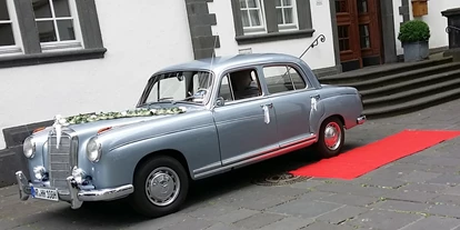 Hochzeitsauto-Vermietung - Marke: Mercedes Benz - Rheinland-Pfalz - www.paule-ponton.de
Mercedes-Benz 220S aus dem Jahre 1958
° Hochzeitsfahrten
° Erlebnisfahrten
° Foto, Film, Events
° Der Chauffeur mit Gesang & Gitarre
Standort: 56564 Neuwied - Hochzeits-Oldtimer Paule Ponton - Mercedes-Benz Ponton 220S, 1958, Hochzeits-Oldtimer aus Neuwied Koblenz