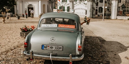 Hochzeitsauto-Vermietung - Marke: Mercedes Benz - Rheinland-Pfalz - www.paule-ponton.de
Mercedes-Benz 220S aus dem Jahre 1958
° Hochzeitsfahrten
° Erlebnisfahrten
° Foto, Film, Events
° Der Chauffeur mit Gesang & Gitarre
Standort: 56564 Neuwied - Hochzeits-Oldtimer Paule Ponton - Mercedes-Benz Ponton 220S, 1958, Hochzeits-Oldtimer aus Neuwied Koblenz