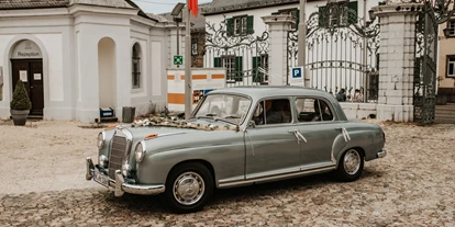 Hochzeitsauto-Vermietung - Marke: Mercedes Benz - Rheinland-Pfalz - www.paule-ponton.de
Mercedes-Benz 220S aus dem Jahre 1958
° Hochzeitsfahrten
° Erlebnisfahrten
° Foto, Film, Events
° Der Chauffeur mit Gesang & Gitarre
Standort: 56564 Neuwied - Hochzeits-Oldtimer Paule Ponton - Mercedes-Benz Ponton 220S, 1958, Hochzeits-Oldtimer aus Neuwied Koblenz