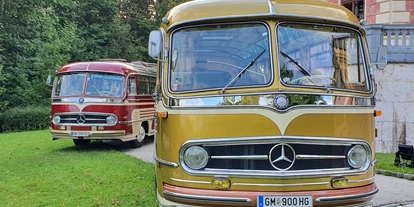 Hochzeitsauto-Vermietung - Farbe: Gelb - Oberösterreich - Oldtimerbusse Messinger _ rot-elfenbein _ kurkumagelb-elfenbein
© Reisebüro Messinger - Mercedes Benz O 321 H & O 321 HL von Messinger Reisen