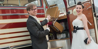 Hochzeitsauto-Vermietung - Farbe: Gelb - Oberösterreich - Bitte eintreten - Platz nehmen - Oldtimerbusfahrt genießen - Mercedes Benz O 321 H & O 321 HL von Messinger Reisen