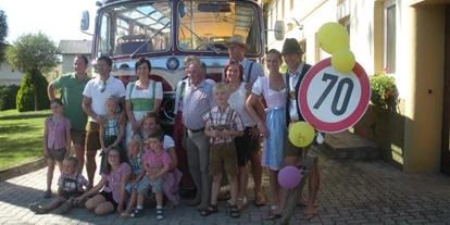 Hochzeitsauto-Vermietung - Farbe: Gelb - Oberösterreich - auch für Geburstagsrunden geeignet - 
© Reisebüro Messinger - Mercedes Benz O 321 H & O 321 HL von Messinger Reisen