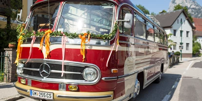 Hochzeitsauto-Vermietung - Farbe: Gelb - Oberösterreich - Oldtimer festlich geschmückt - Mercedes Benz O 321 H & O 321 HL von Messinger Reisen