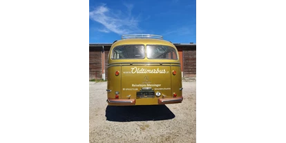 Hochzeitsauto-Vermietung - Farbe: Gelb - Oberösterreich - Ein schöner Rücken, kann entzücken.
© Reisebüro Messinger - Mercedes Benz O 321 H & O 321 HL von Messinger Reisen