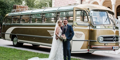 Hochzeitsauto-Vermietung - Farbe: Gelb - Oberösterreich - Vintage Bus - Mercedes Oldtimer O 321 HL in kurkumagelb-elfenbeinfarben
© gettingready-photography.at - Mercedes Benz O 321 H & O 321 HL von Messinger Reisen